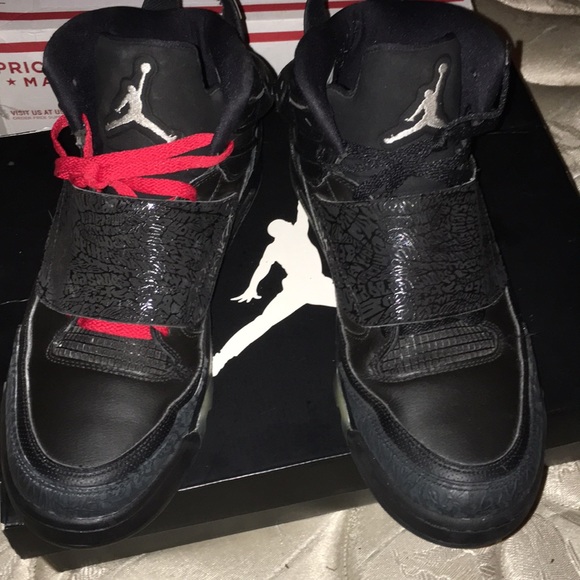 Jordan son of mars black cat - Picture 1 of 6